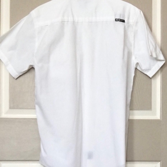 Oakley Casual Short Sleeve Shirt - Picture 2 of 4